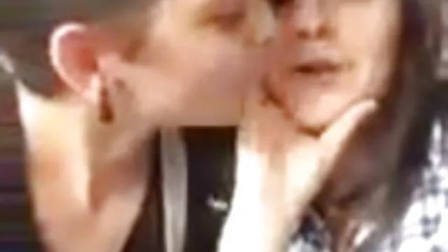 الجنس لا تسجيل  الرجيج لها L. اريد افلام سكسي عراقي في السيارة